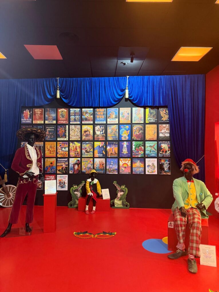 Zona expositiva con carteles históricos del Carnaval de Isla Cristina